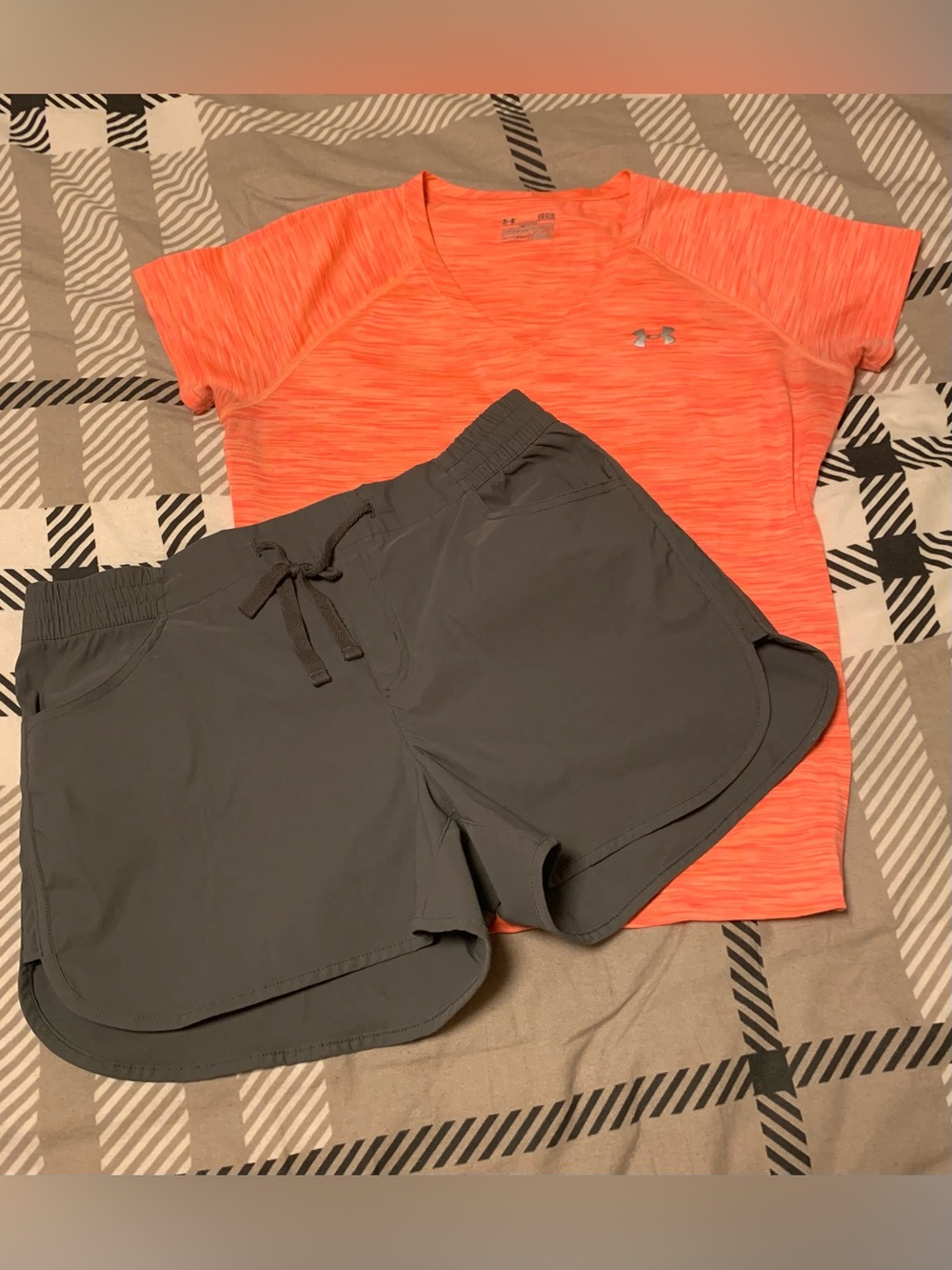 Under Armour Orange Heather Tee & Eddie Bauer Charcoal Shorts Bundle Size L